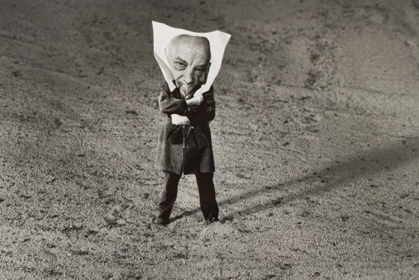 S’aimer (Loving oneself) by Gilbert Garcin